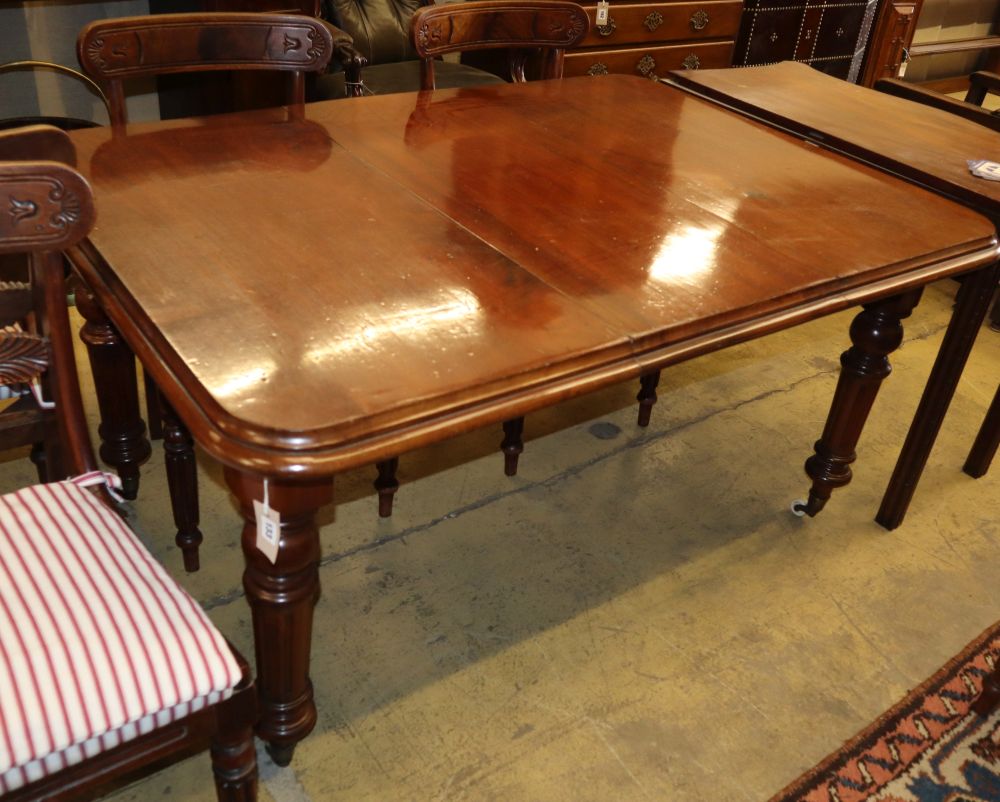 A Victorian mahogany extending dining table, 140cm extended (one spare leaf), W.100, H.70cm